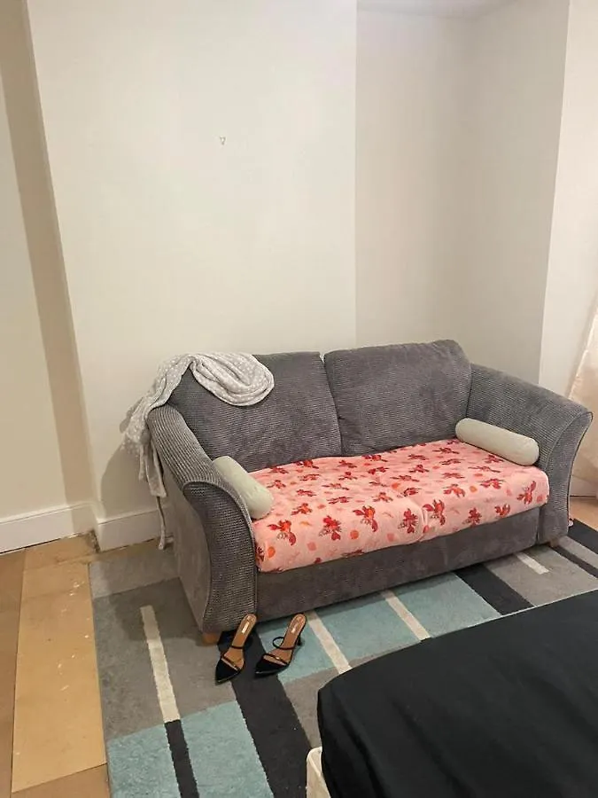 Obusco Holiday Home London