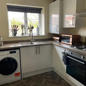 Cheerful 3 Bedroom Town House With Hot Tub Holiday home Blackpool