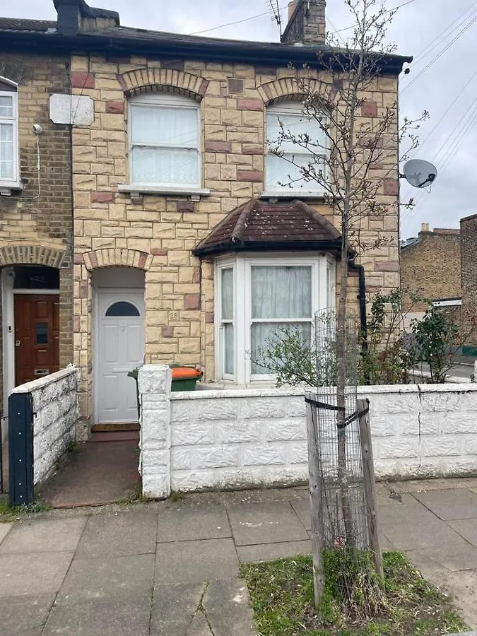 Obusco Holiday Home London